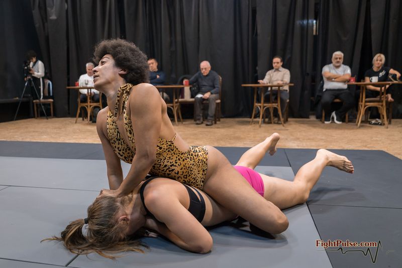 File:BlackVenus-backmount1.jpg