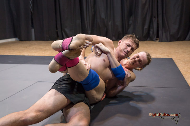 File:FightPulse-MX-172-Anika-vs-Karel-107.jpg