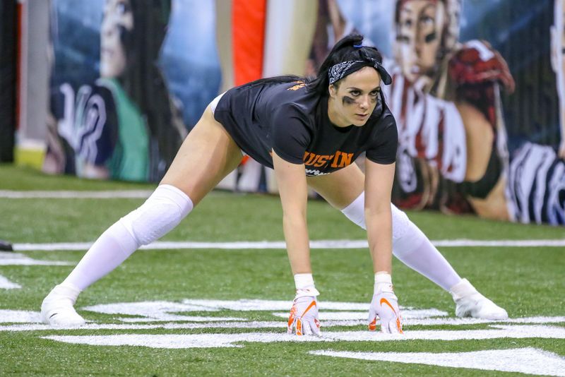 File:Megan Hanson stretch.jpg