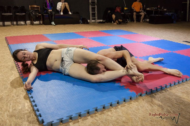 File:Xena-headscissor3.jpg
