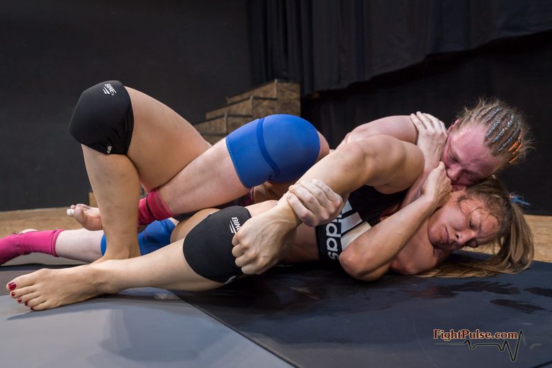 File:Anika-armchoke1.jpg