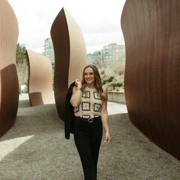 File:Denise beauty outside.jpeg