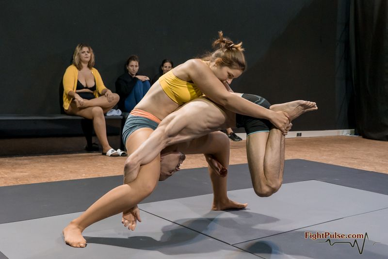 File:FightPulse-MX-129-Gloria-vs-Frank-111.jpg