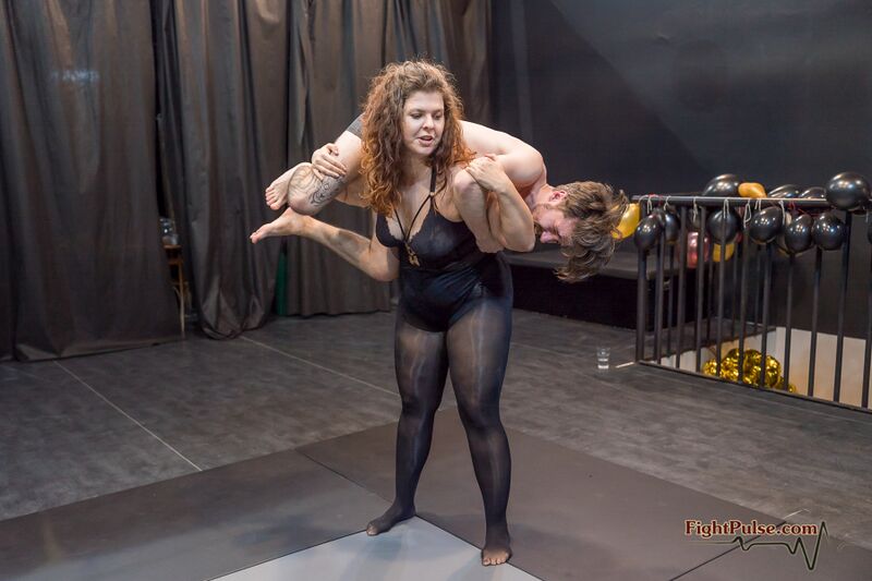 File:FightPulse-MX-295-Lucrecia-vs-Harold-II-341.jpg