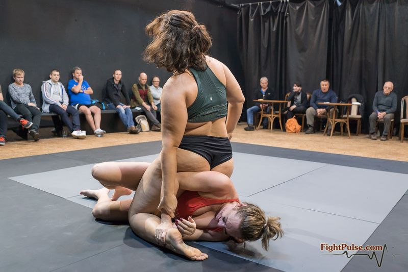 File:Lucrecia-sidesitting1.jpg