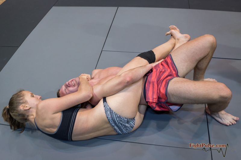 File:FightPulse-MX-220-Leona-vs-Duncan-094.jpg