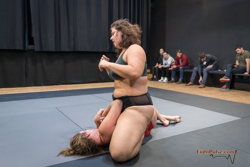 File:FightPulse-FW-144-Axa-Jay-vs-Lucrecia-170-seq.jpg