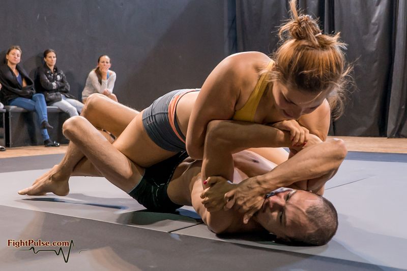 File:FightPulse-MX-129-Gloria-vs-Frank-020-seq.jpg