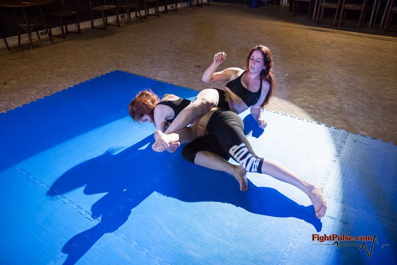 File:Xena-bodyscissor2.jpg