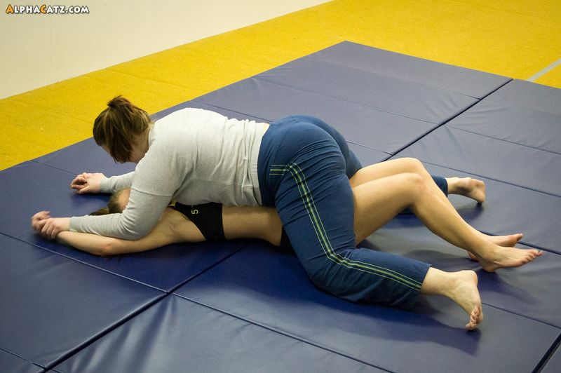 File:Paloma-bodypress1.jpg