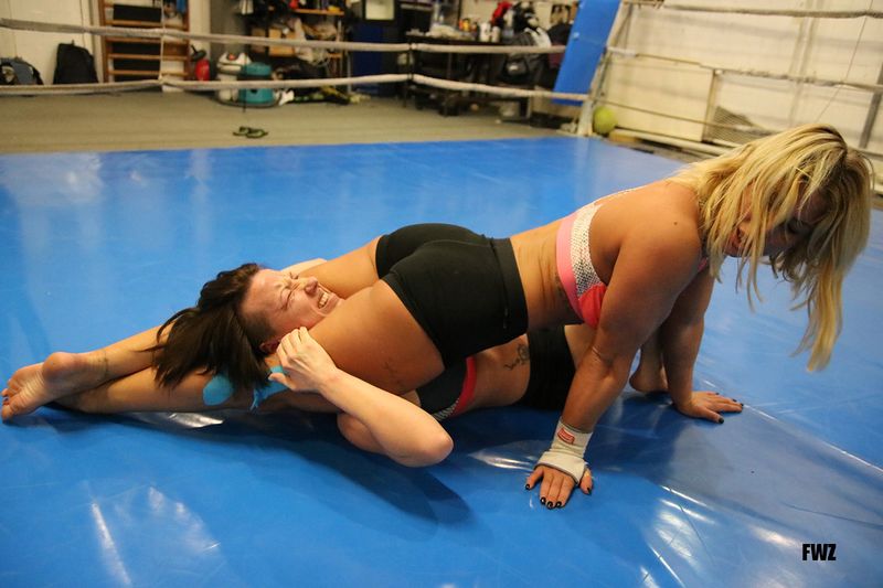 File:Sheena-rvheadscissor1.jpg