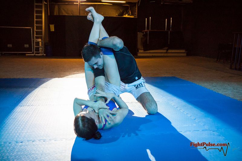 File:Zsuzsa-headscissor1.jpg