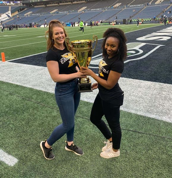 File:Trophy katie & ark.jpg