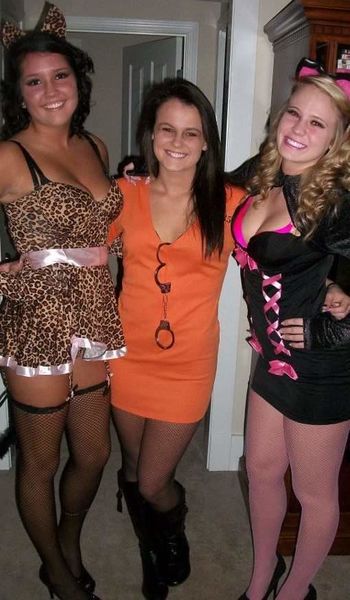 File:Rachel Halloween with friends.jpg