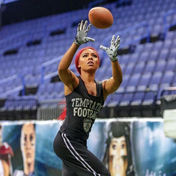 File:Marissa catch ball.jpg