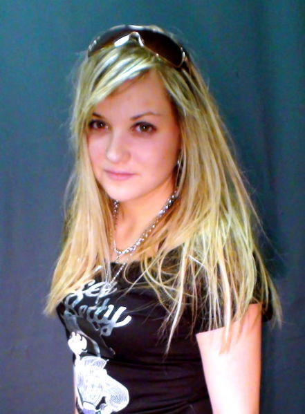 File:Pia.jpg