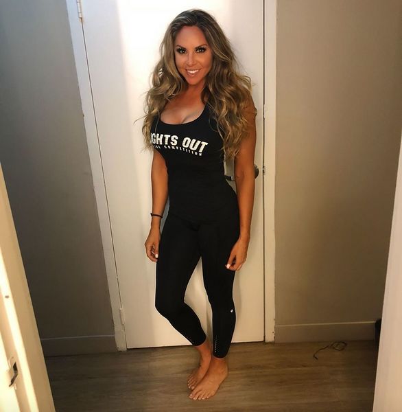 File:Nicole blackshjirtpant.jpg