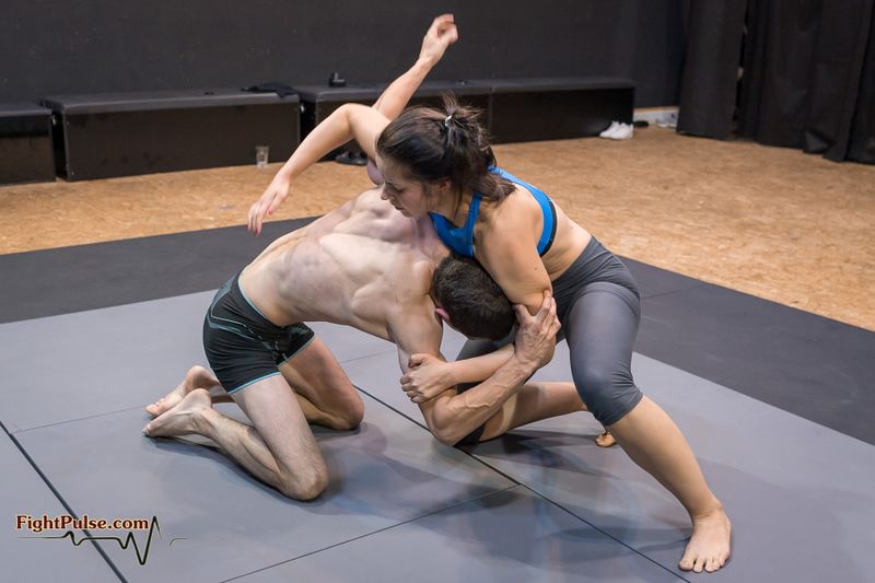 File:FightPulse-MX-201-Gloria-vs-Frank-II-010-seq.jpg