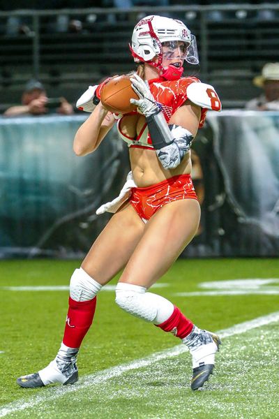 File:BLauren Crouch ball.jpg