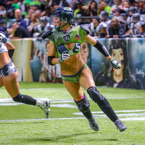 File:Alli Alberts runs.jpg