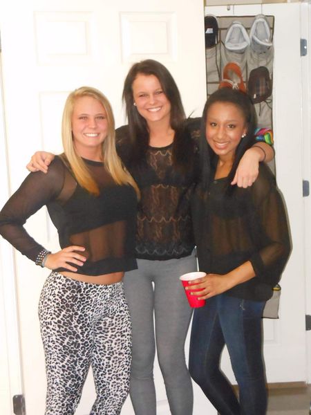 File:Rachl with friends.jpg
