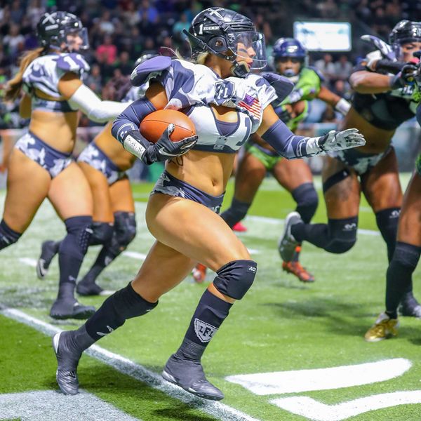 File:Miriah Lopez ball carrier.jpg