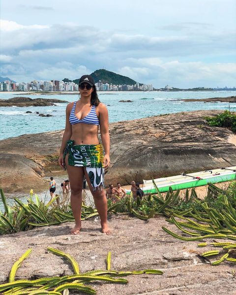 File:Barbara-Nepomuceno-Feet-4732946.jpg