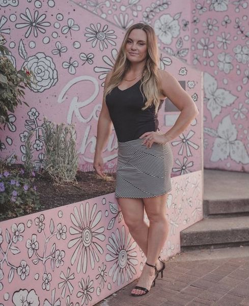 File:Denise simens skirt top.jpg