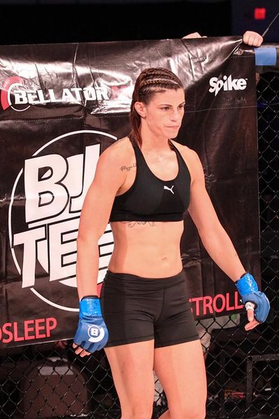 File:Brittney-Elkin-at-Bellator-181-3.jpg